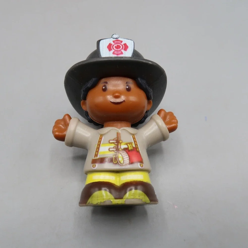2016 Fisher Price Little People‎ Helping Others Musical Fire Truck with Fireman